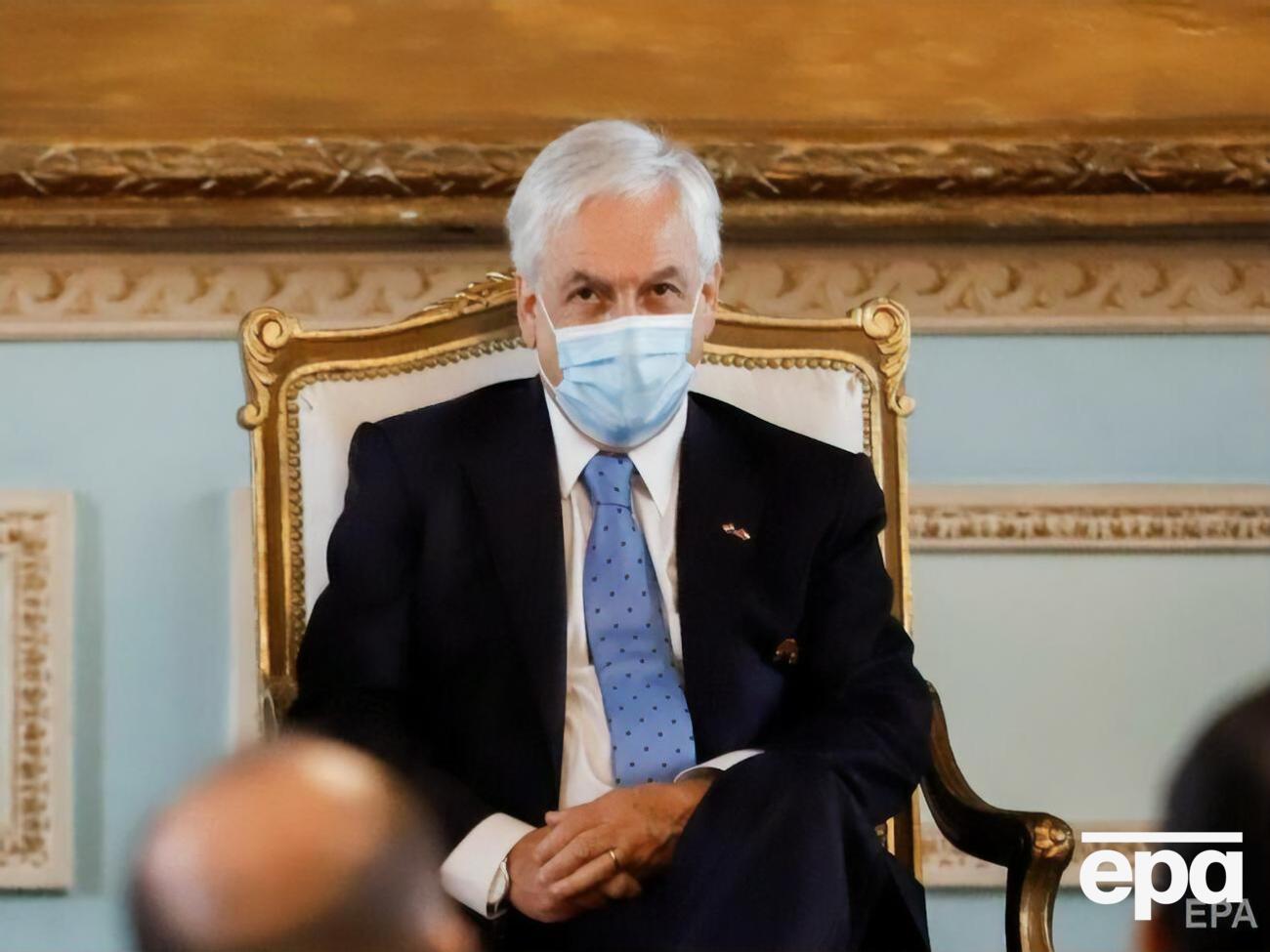 Піньєру звинуватили у відкритому порушенні конституції і посяганні на честь нації