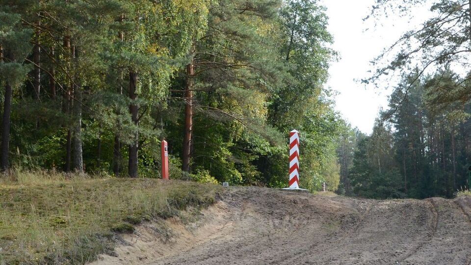 Стіна буде обладнано системою датчиків руху і камер відеоспостереження