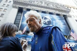 В 2004 году миллиардер Брэнсон основал аэрокосмическую компанию Virgin Galactic