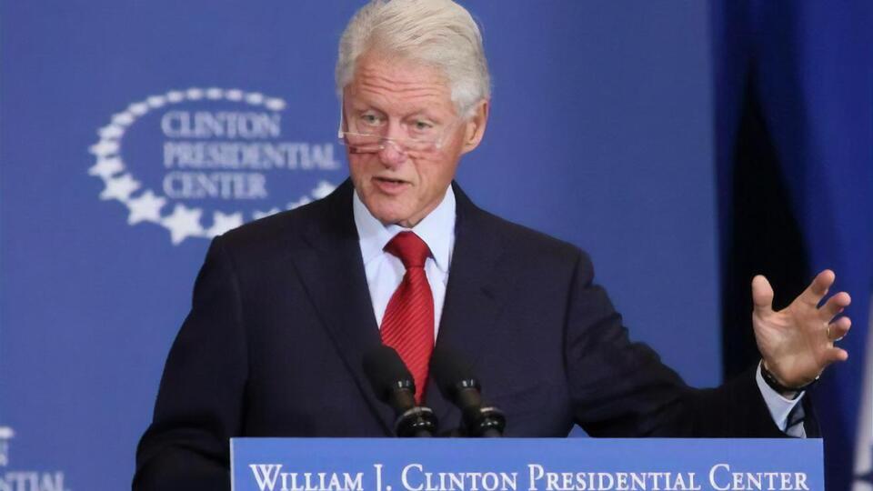 Экс-президента США Билла Клинтона госпитализировали 12 октября с инфекцией