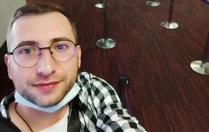 Правозащитники уверяют, что это тот самый Сергей, который передал видео пыток, и что он теперь в Париже