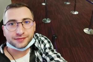 Правозащитники уверяют, что это тот самый Сергей, который передал видео пыток, и что он теперь в Париже