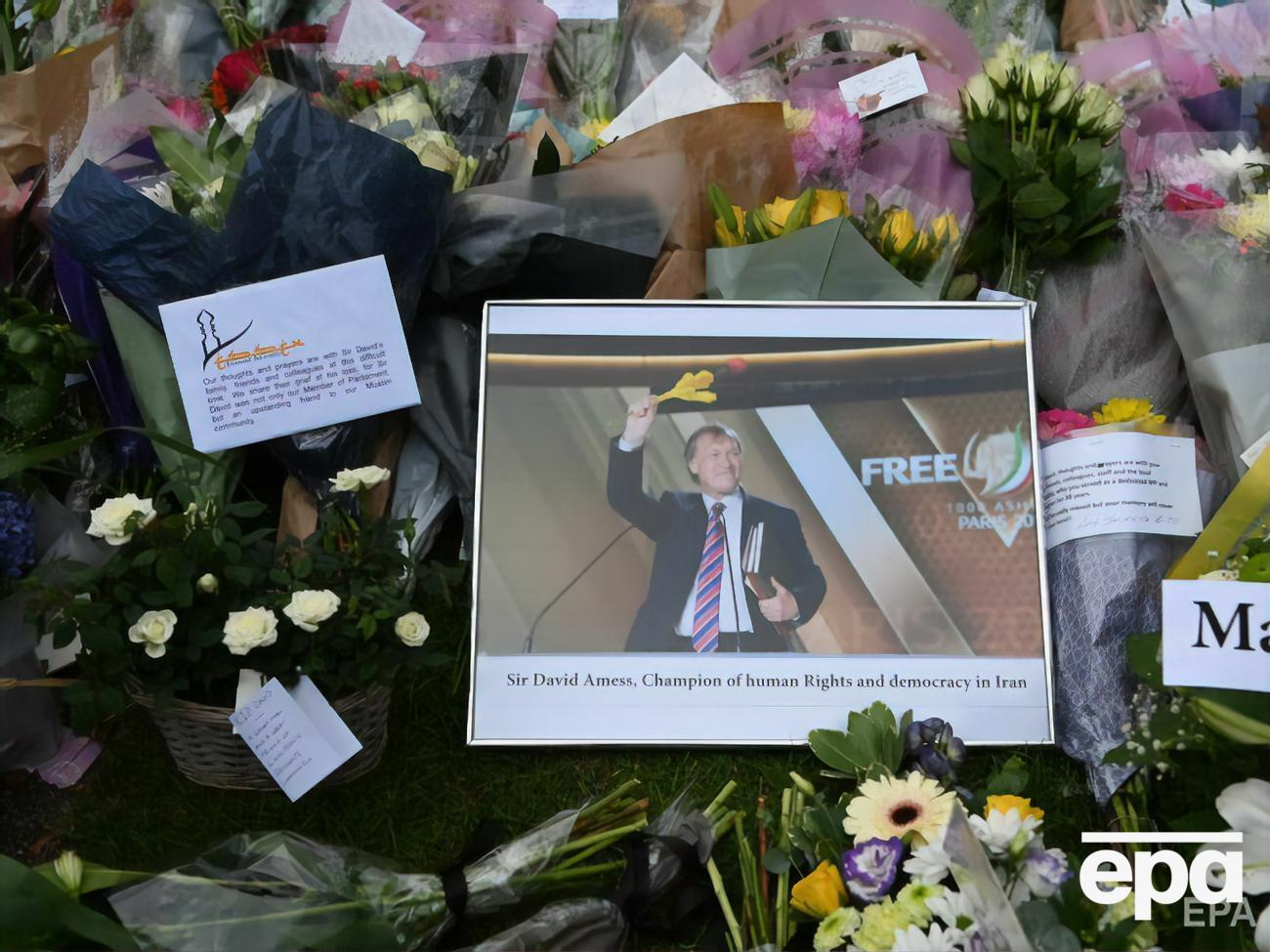 Амесса ударили ножом 15 октября на встрече с гражданами в депутатской приемной