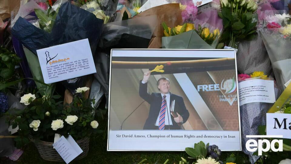 Амесса ударили ножом 15 октября на встрече с гражданами в депутатской приемной