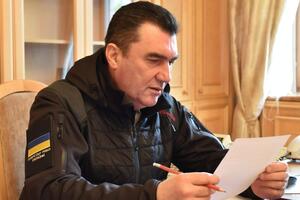 Большинство ошибок в санкционном перечне были в написании фамилий, заявил Данилов