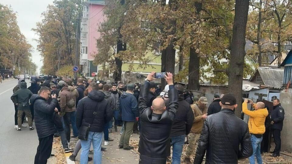 Полиция оценила число протестующих в 50 человек