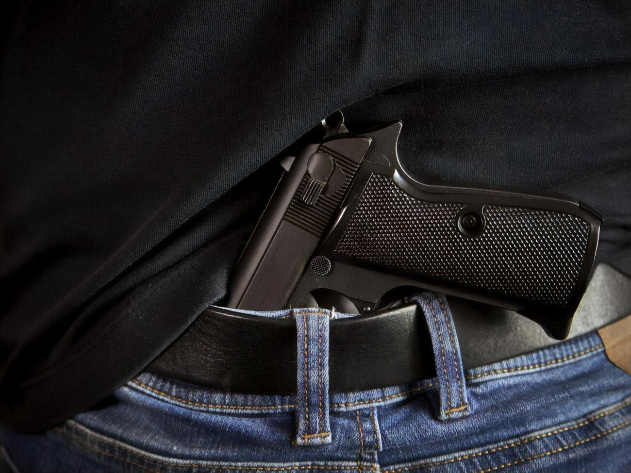 В результате стрельбы один человек умер, один получил ранения