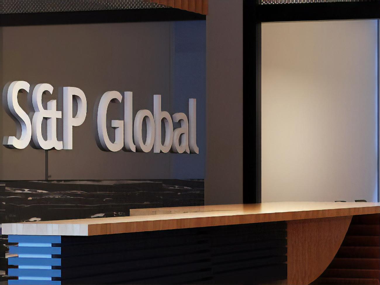 S & P є серед трійки найвпливовіших міжнародних рейтингових агентств