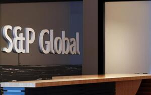 S & P є серед трійки найвпливовіших міжнародних рейтингових агентств