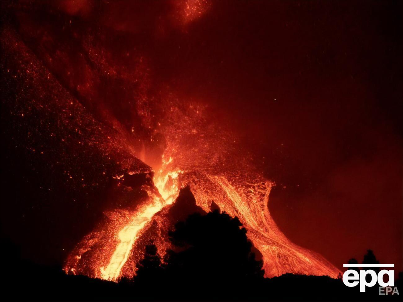 Виверження вулкана Кумбре-В'єха триває вже місяць