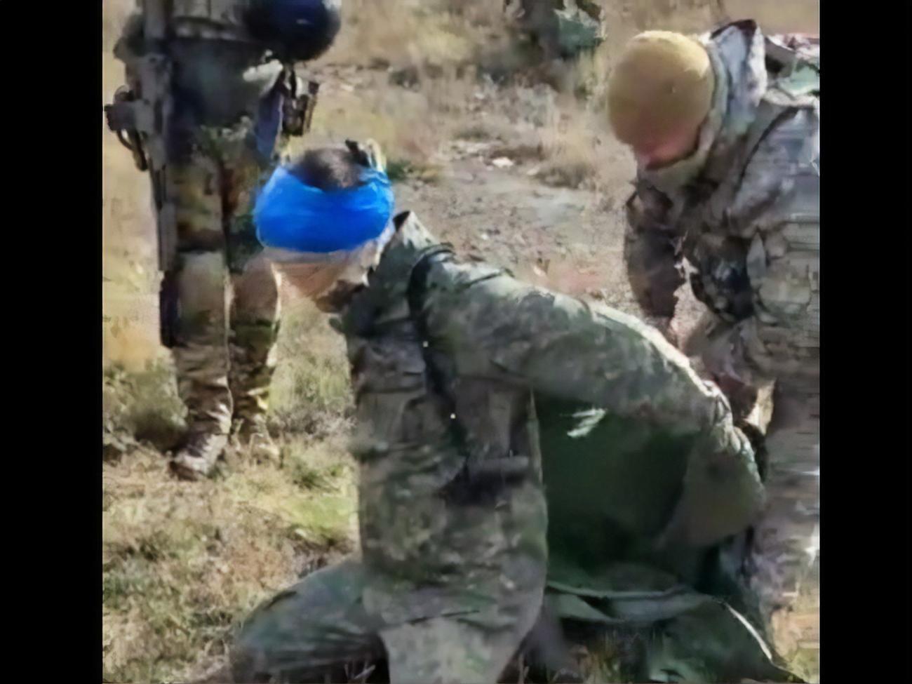 У задержанного боевика было при себе оружие, отметил журналист