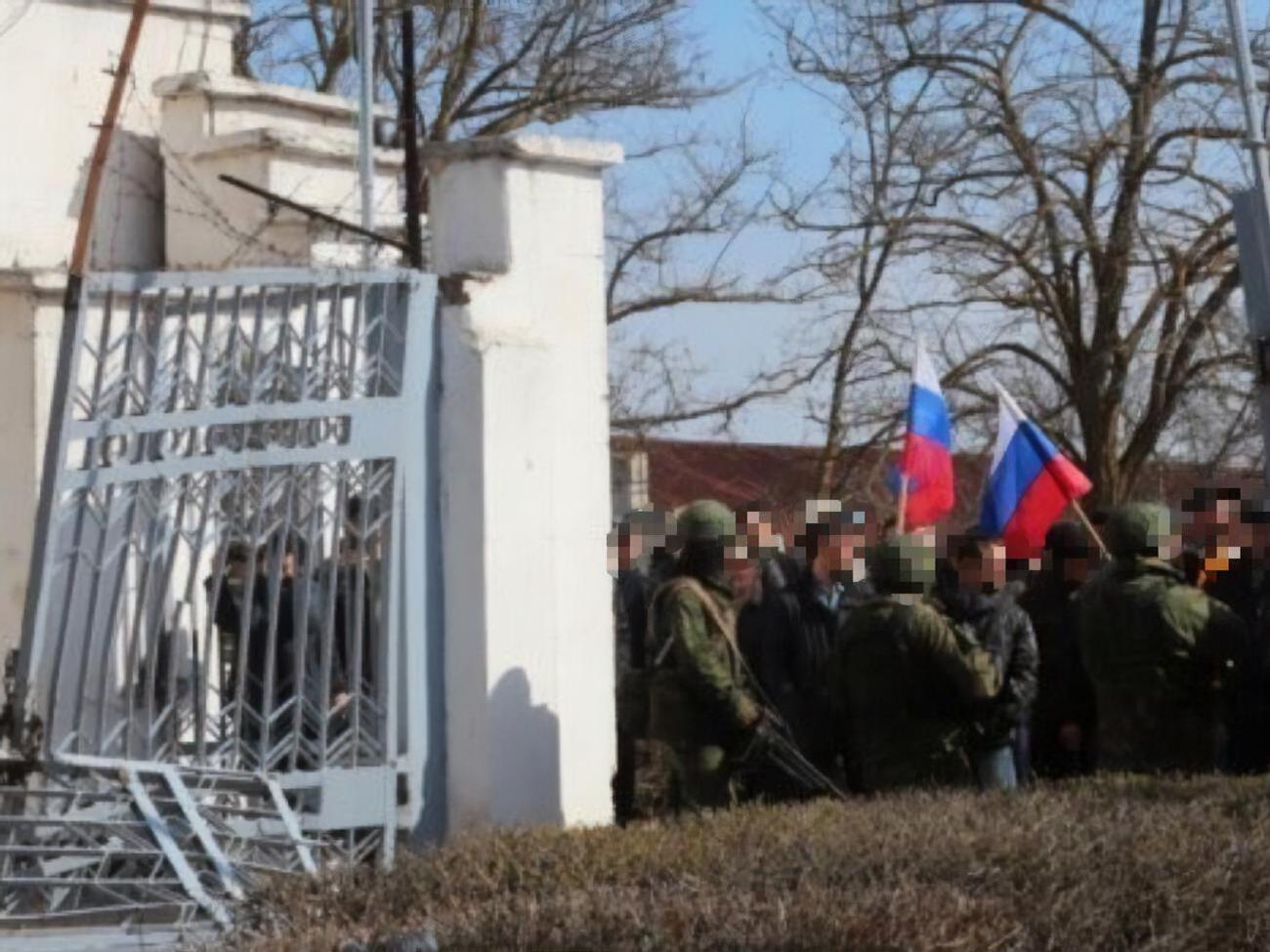 Російський військовий у березні 2014 року примушував українських офіцерів перейти на бік РФ і погрожував їм застосувати зброю