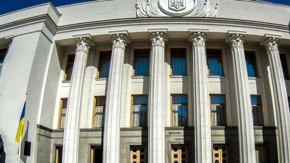Восьмеро співробітників апарату Ради хворіють на COVID-19