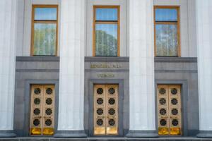 Без свідоцтва про вакцинацію або негативного тесту нардепів на робоче місце не пускатимуть