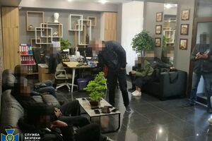 Правоохоронці провели низку обшуків у Києві та Дніпрі