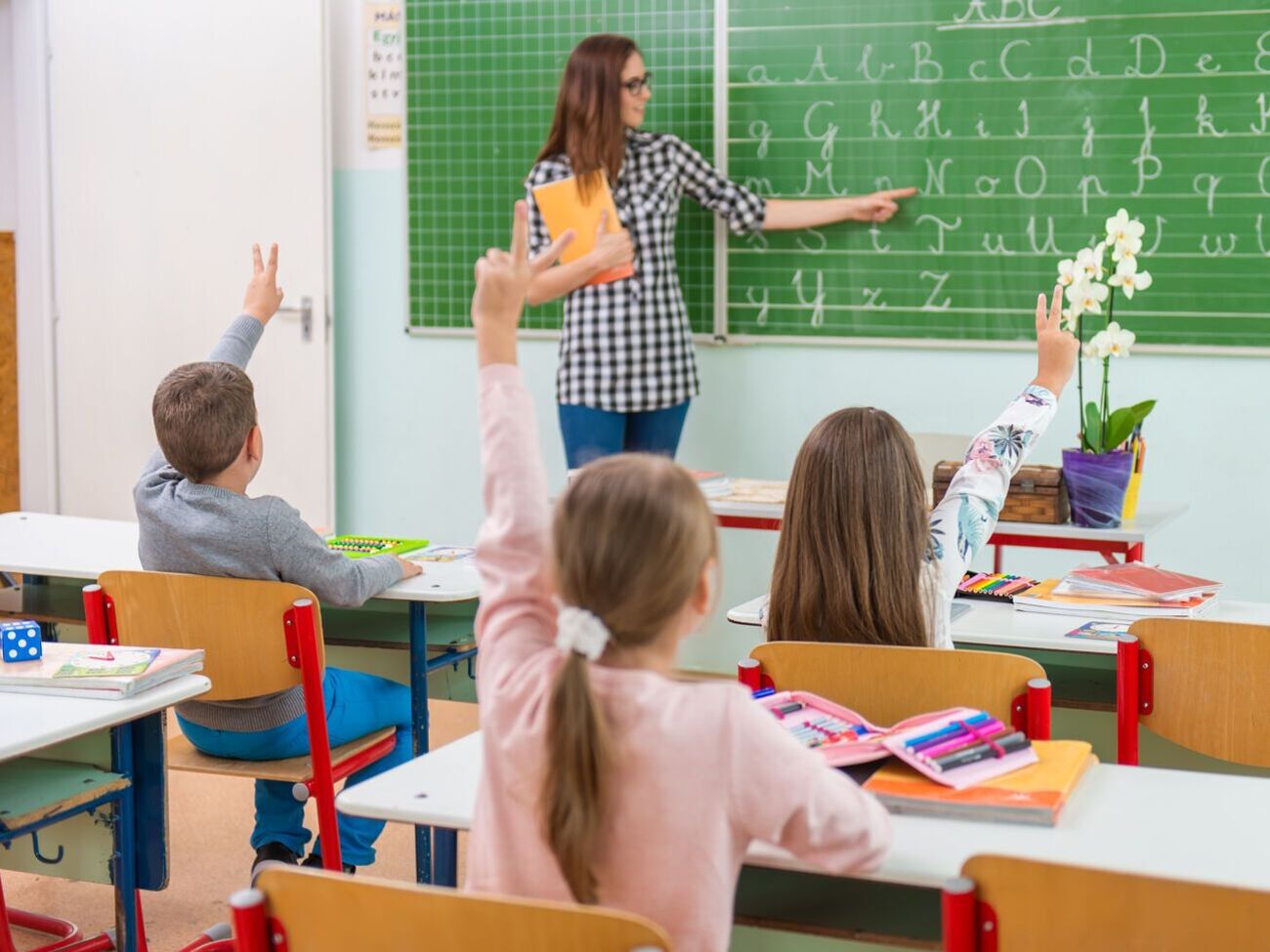 Полностью вакцинированы 358 390 украинских педагогов, отметили в Минобразования