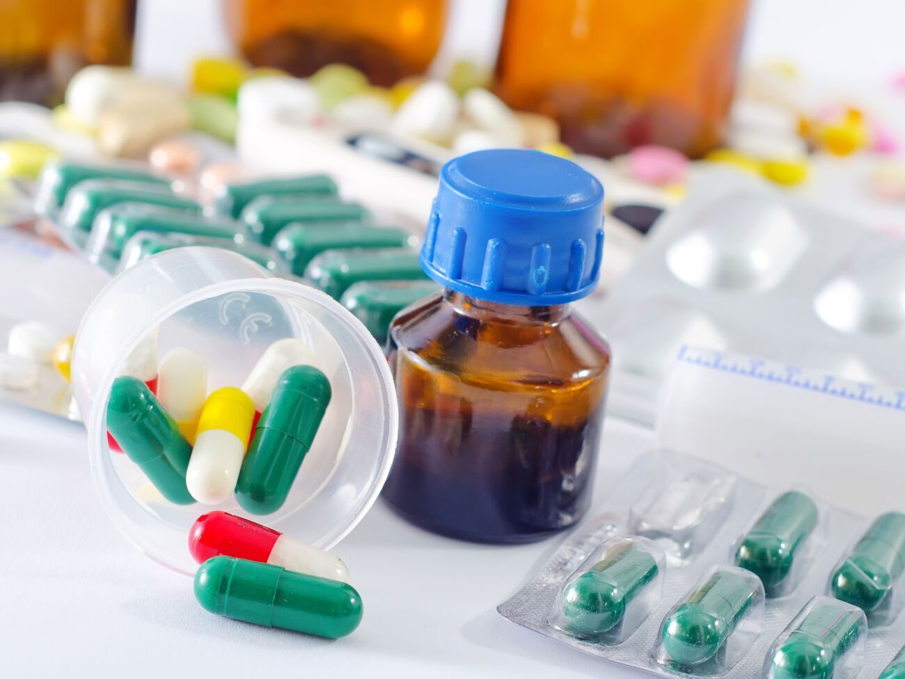 Споживання лікарських засобів в Україні набагато менше, ніж в інших країнах, але темпи його зростання досить значні, зазначають автори довідника "Фармацевтика України 2021"