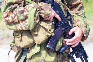 Слідство встановило, що у квітні 2014 року підозрюваний добровільно вступив до лав бойовиків