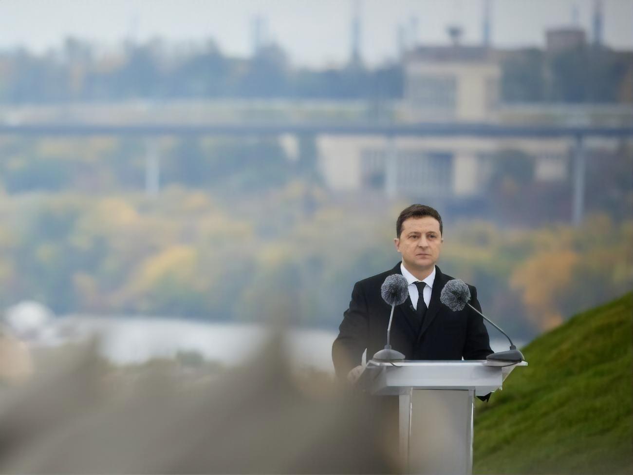 Зеленський: На когось тиснуть, а хтось ляпнув, але не встиг виправитися. Багато різних кейсів. Я вважаю, що страждати через це улюблені фільми не повинні