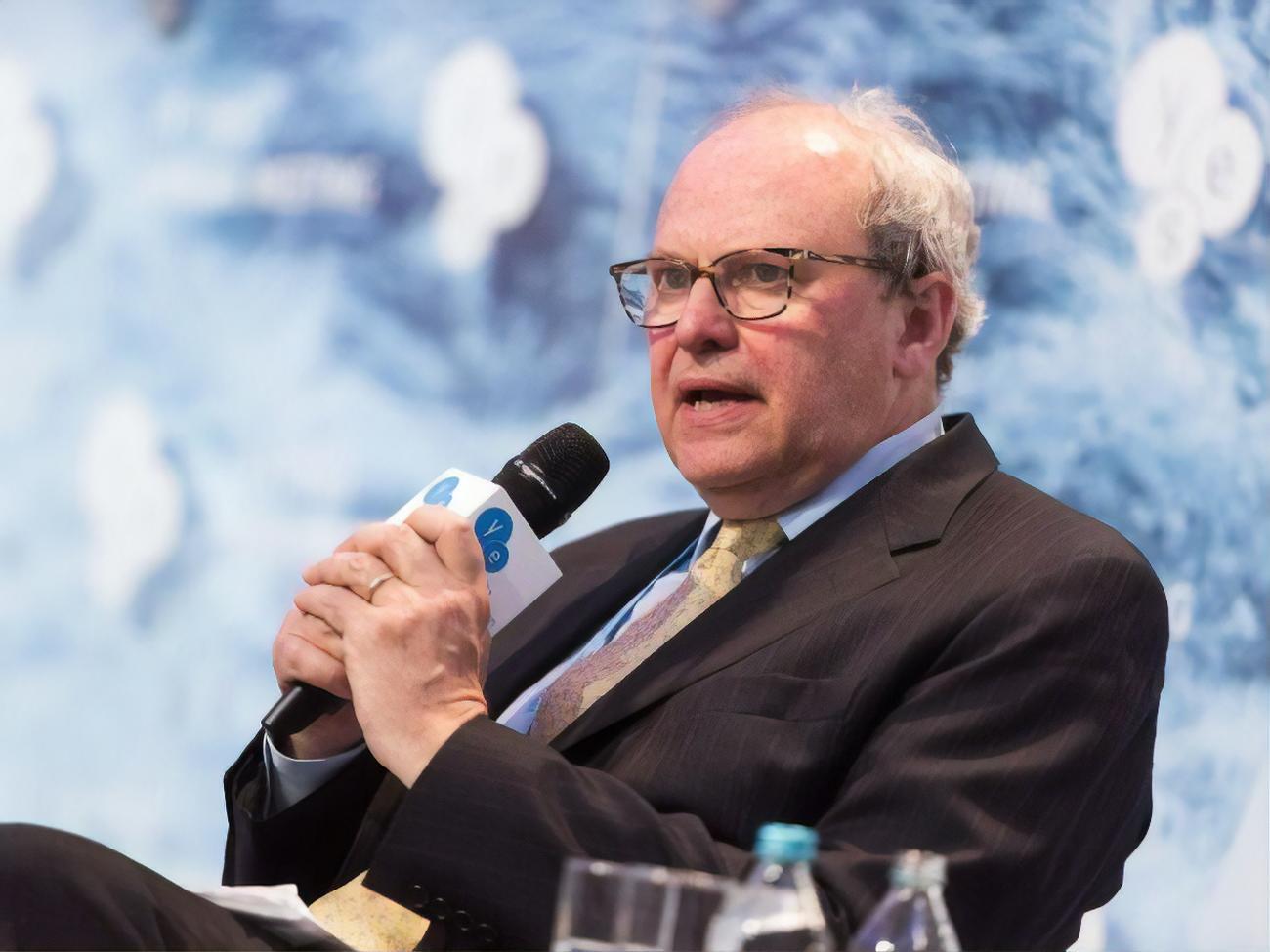 Андерс Аслунд: Смысл в этом законе – отобрать СМИ у олигархов. Ну, что может олигарх делать? Он только сможет продать свои СМИ, если хочет не быть олигархом