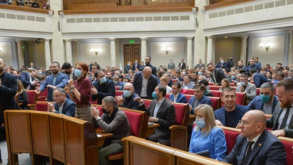 Рада не змогла скасувати ухвалення закону про олігархів