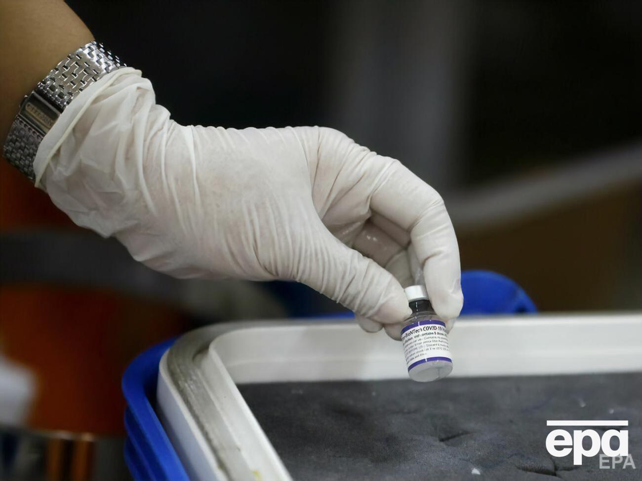 Вакцинацію в Україні розпочали 24 лютого