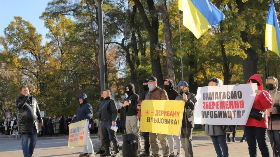 Председатель организации "Извините, что живые" заявил, что вместе с ее членами будет помогать рабочим завода отстаивать их права
