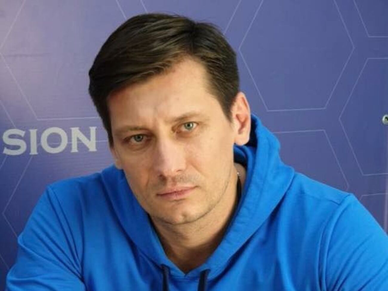 Кадебешникам Лукашенка дуже страшно, що люди запам'ятають їх в обличчя. У нас влада теж анонімна. Росія – та сама Білорусь, тільки поки з макіяжем