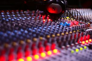 Думки музикантів щодо законопроєкту, який ухвалила Рада, розділилися