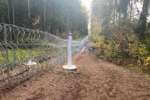 На границе с Беларусью уже установлена треть забора, отметили в МВД Латвии
