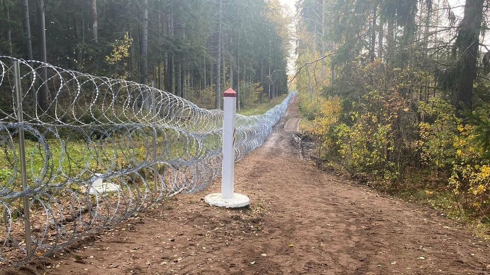 На границе с Беларусью уже установлена треть забора, отметили в МВД Латвии