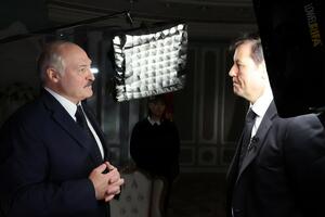 Беларусь уже давно является форпостом Союзного государства Беларуси и России, отметил Лукашенко (слева)