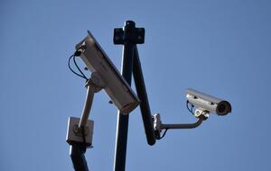 Видеонаблюдение должно быть и на улице, и в помещении, считает автор петиции