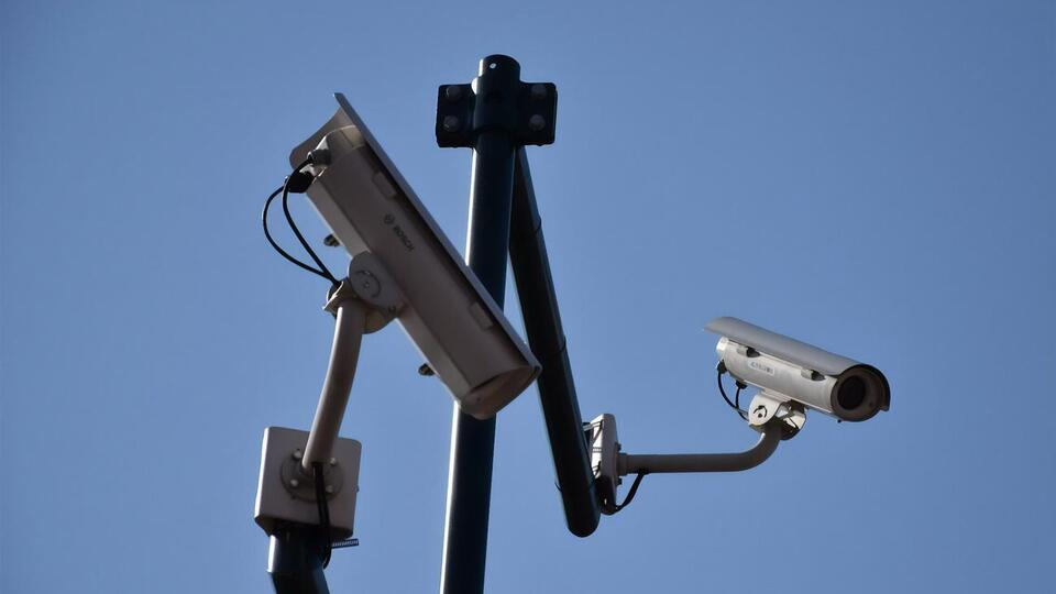 Видеонаблюдение должно быть и на улице, и в помещении, считает автор петиции