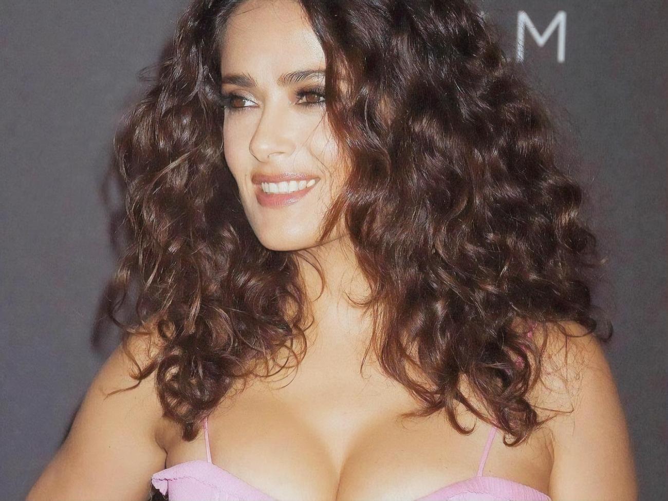 За несколько часов фото Сальмы Хайек с дочерью набрало почти 800 тыс. лайков