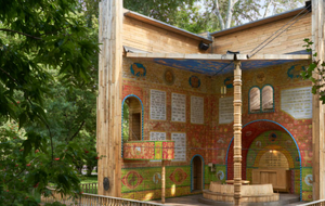 Символическая синагога спроектирована в виде книги, которая открывается и закрывается с помощью специальных механизмов