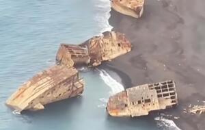 У Иводзимы со дна океана поднялись затопленные в 1945 году корабли