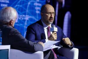 Шмыгаль: Цифры говорят сами за себя, вакцинация спасает жизнь