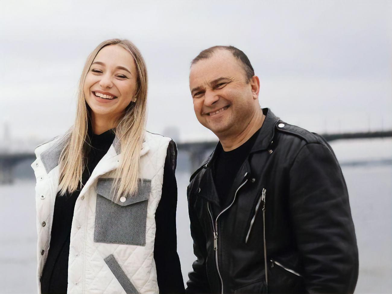 Репяхова (ліворуч) &ndash; четверта дружина Павліка