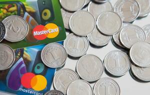 Монеты номиналом 1 грн золотистого цвета постепенно изымают из обращения