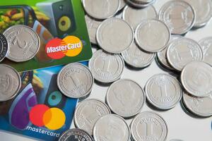 Монети номіналом 1 грн золотистого кольору поступово вилучають з обігу