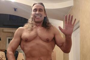 Стриптизер и муж певицы Наташи Королевой Тарзан был признан потерпевшим в деле о вымогательстве