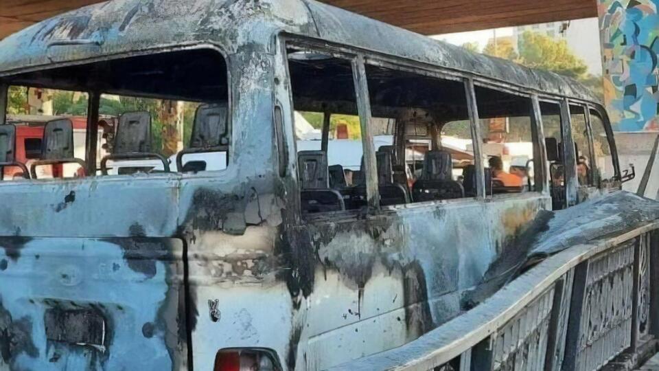 Вибухові пристрої прикріпили до автобуса