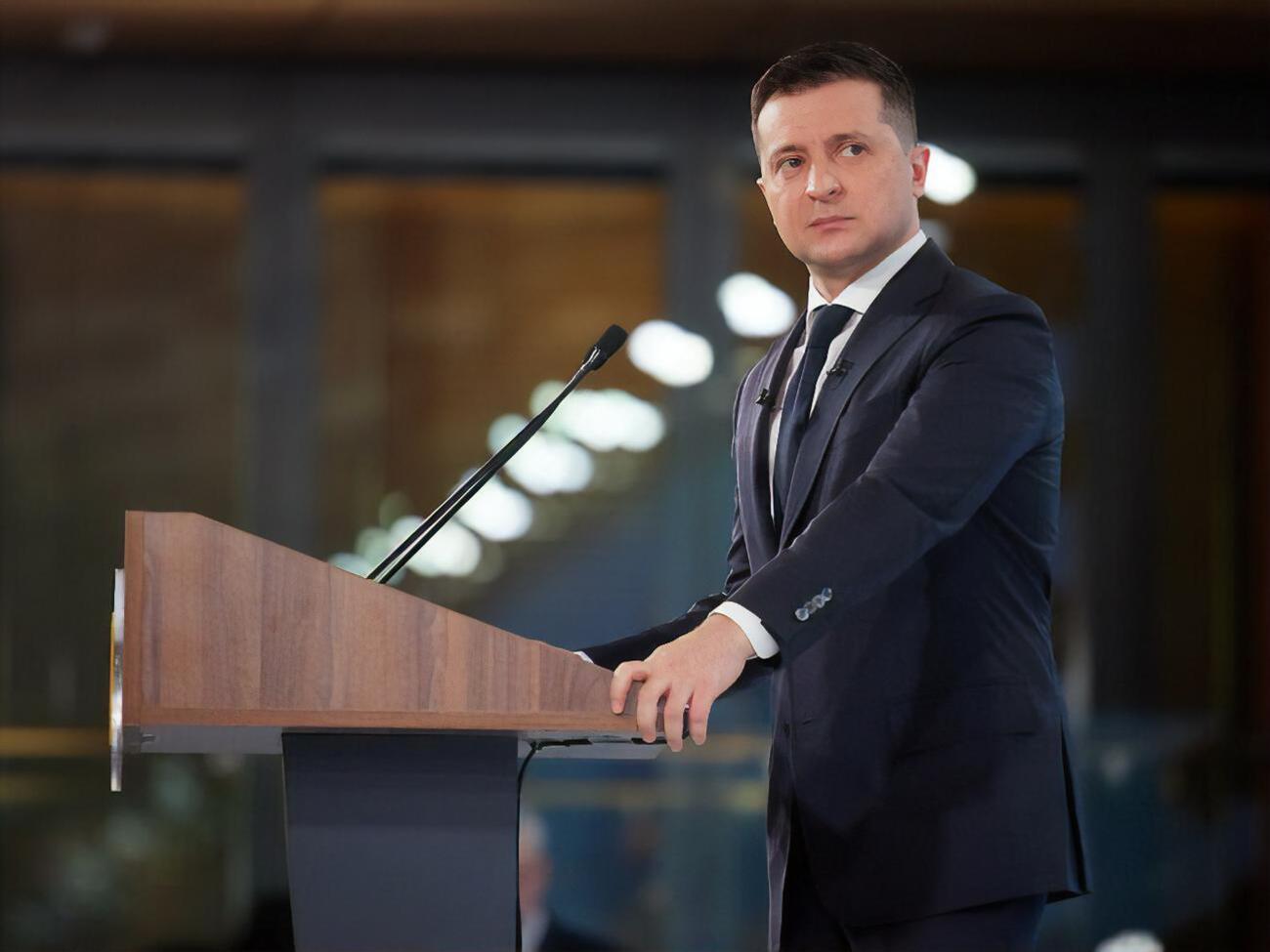 Зеленский:&nbsp;В разные времена истории мы не раз доказывали, что когда украинцы вместе, когда объединены, мы можем преодолеть абсолютно все!