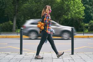 Не нужно ждать "красной" зоны, чтобы ускорять темпы вакцинации от COVID-19, отметили в Минразвития общин