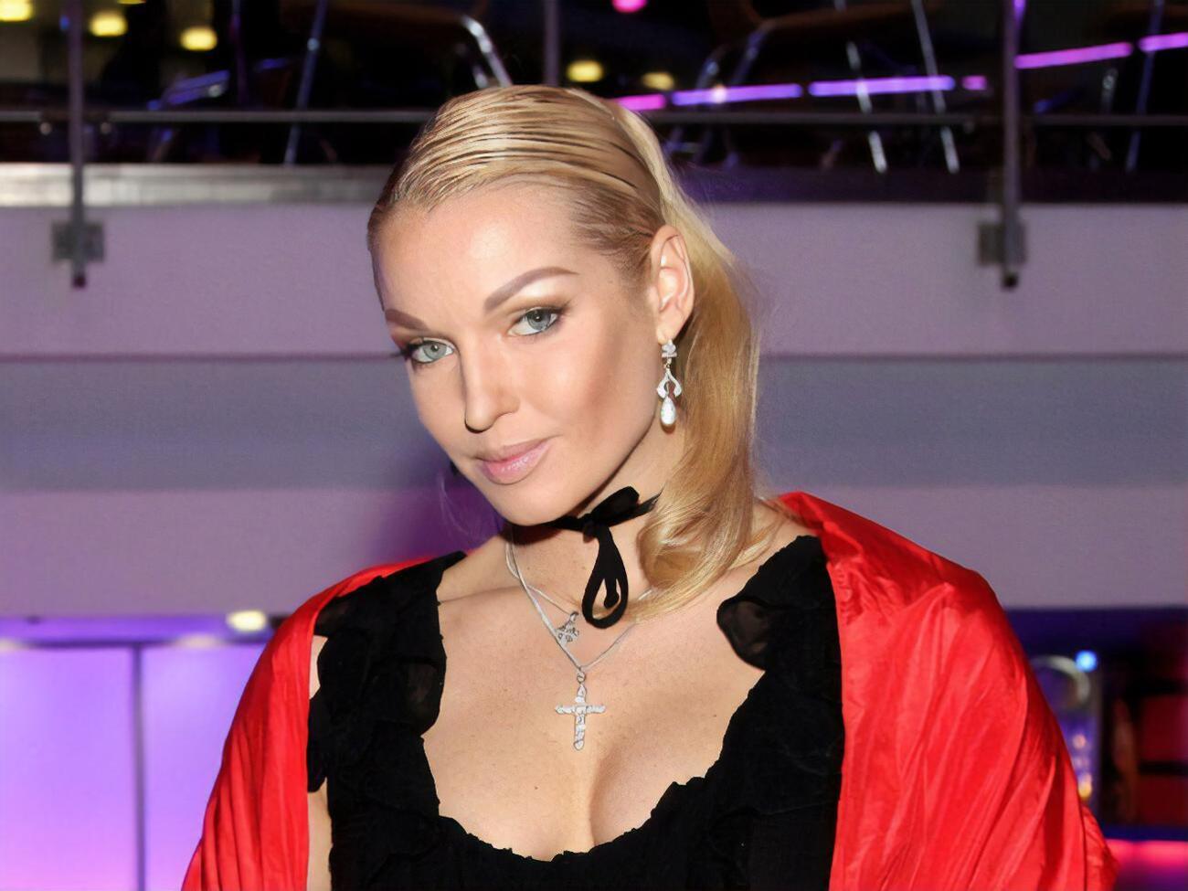 "Почему она всегда смотрится пошло и нелепо?!" &ndash; поинтересовалась одна из подписчиц Волочковой в соцсети