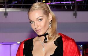 "Почему она всегда смотрится пошло и нелепо?!" – поинтересовалась одна из подписчиц Волочковой в соцсети