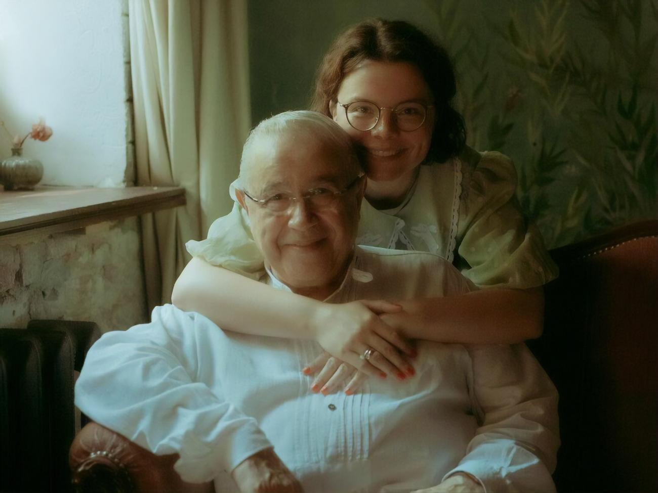 Брухунова моложе Петросяна на 44 года