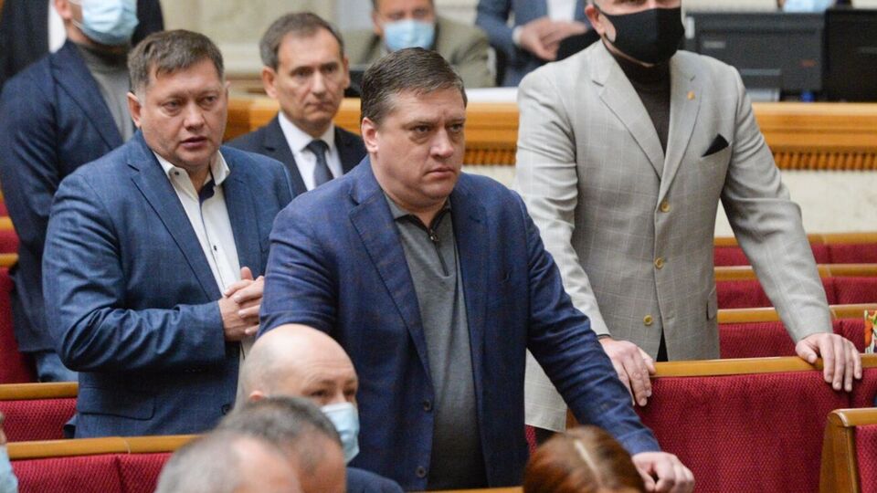 Согласно результатам опроса, "Европейская солидарность" впервые после избрания нынешней Рады обогнала "Слугу народа" в рейтинге партий