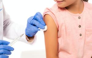 В Украине календарь профилактических прививок предусматривает обязательную вакцинацию от 10 заболеваний